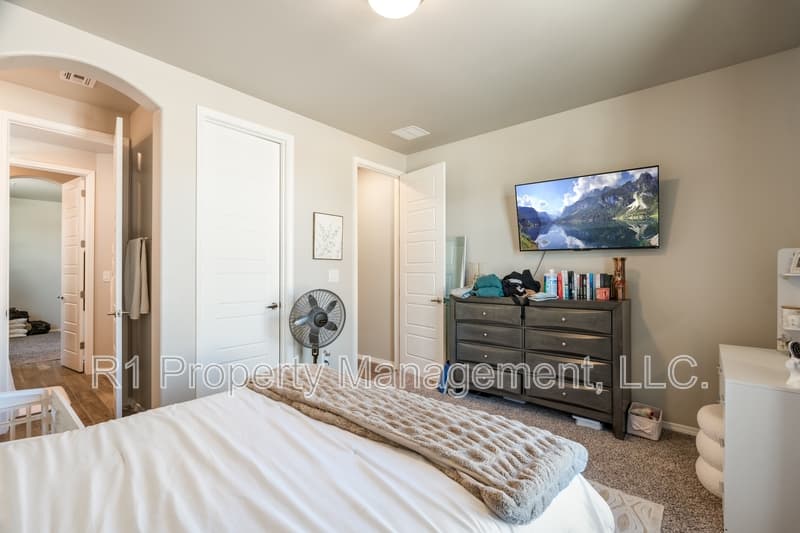 Los Lunas House: 3771 Santa Fe Trail