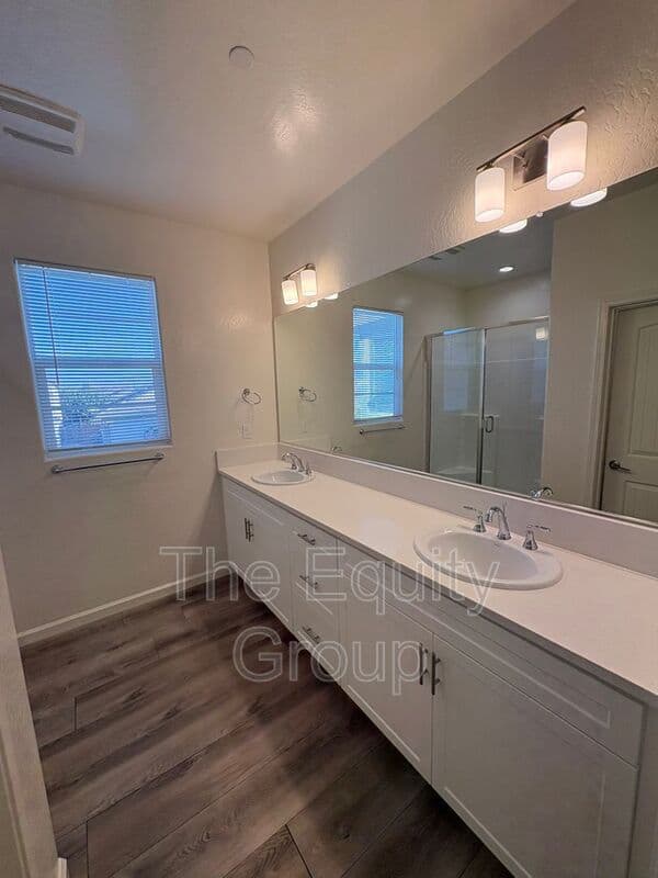 Visalia House: 1005 West Sedona Ave