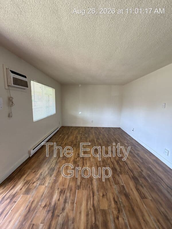 Tulare Condo: 352 S Blackstone St