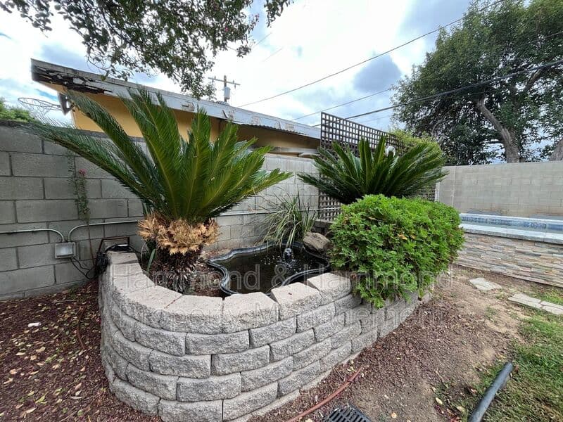 Granada Hills House: 16750 Index St.
