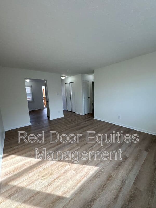 Lancaster House: 129 West Walnut Street