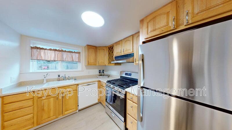 Redwood City Condo: 150 Nottingham Avenue