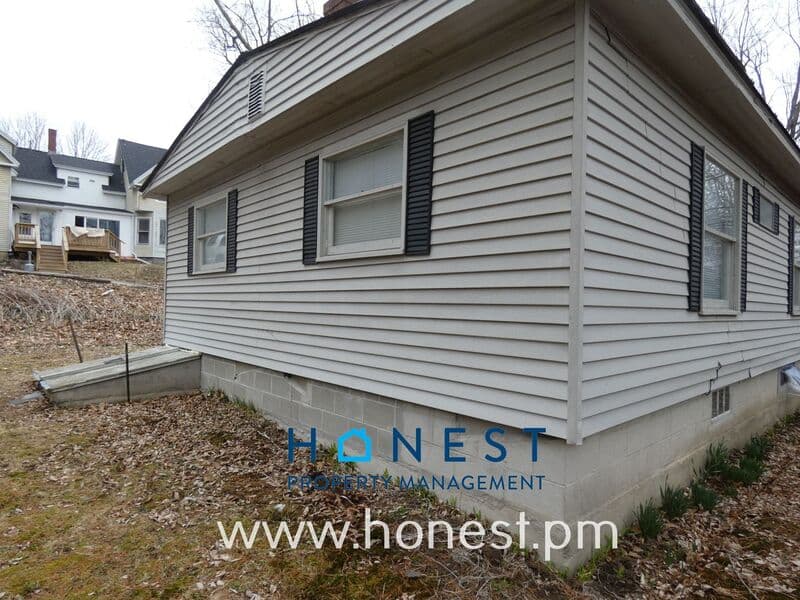 Augusta House: 146 Sewall Street