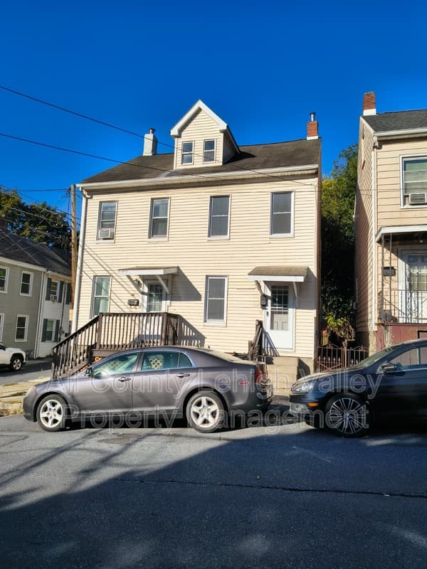Easton House: 50 N 7th St