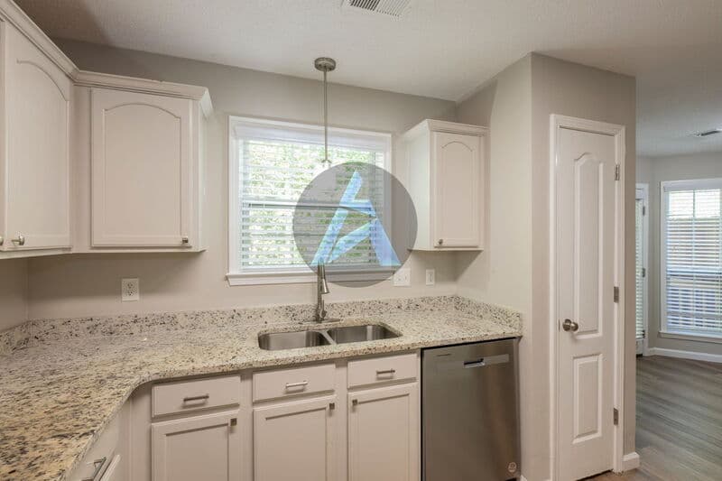 Woodstock Townhome: 437 Red Coat Ln