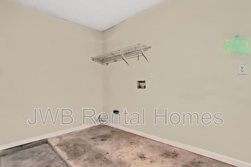 Jacksonville House: 8516 Shuter Ct