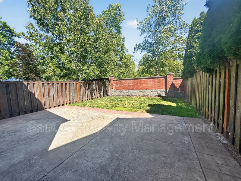Hillsboro House: 948 SE Elina Ave