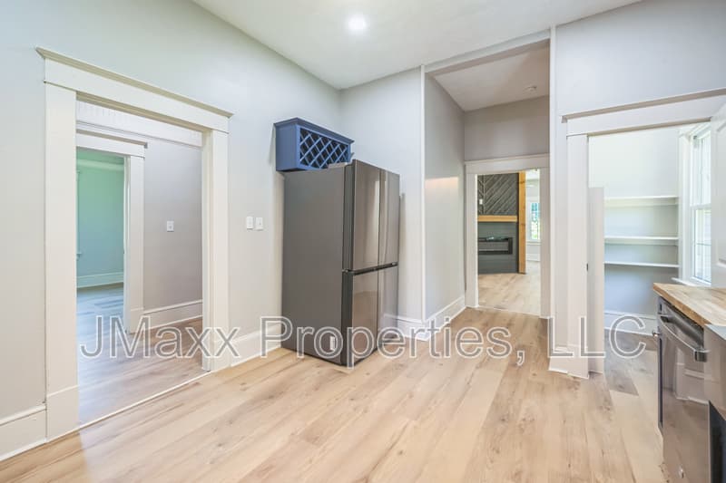 Atlanta House: 1838 Moore St NW