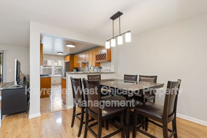 Rolling Meadows House: 2930 Northampton Dr