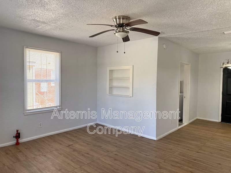 Jacksonville House: 1138 Saratoga Boulevard