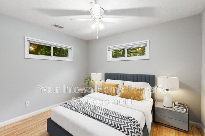 Decatur House: 2959 Westbury Dr.