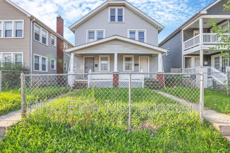 Columbus House: 2545 Sullivant Ave