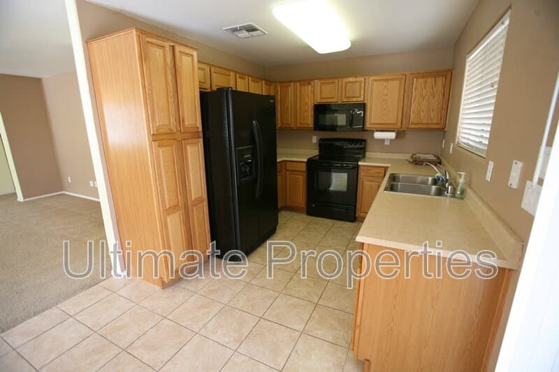 Surprise House: 17476 W Ventura St