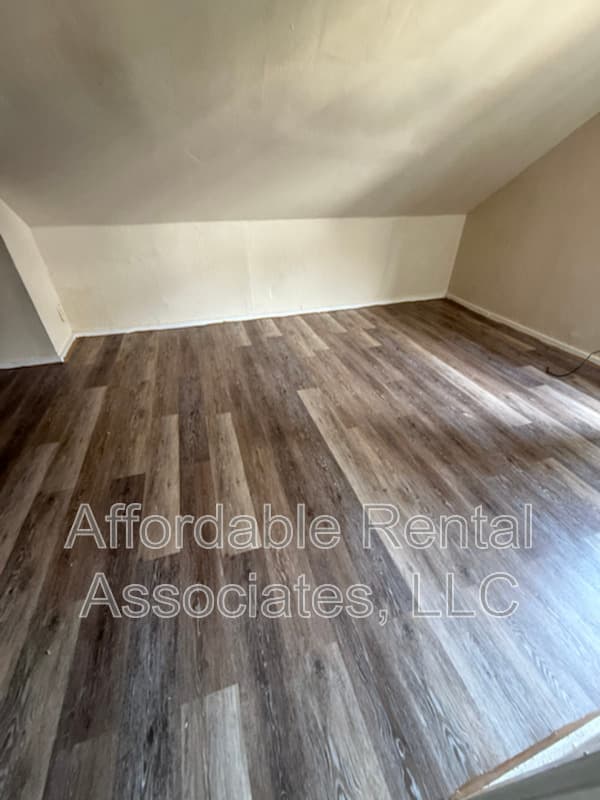 Milwaukee Condo: 1569 S 10th St