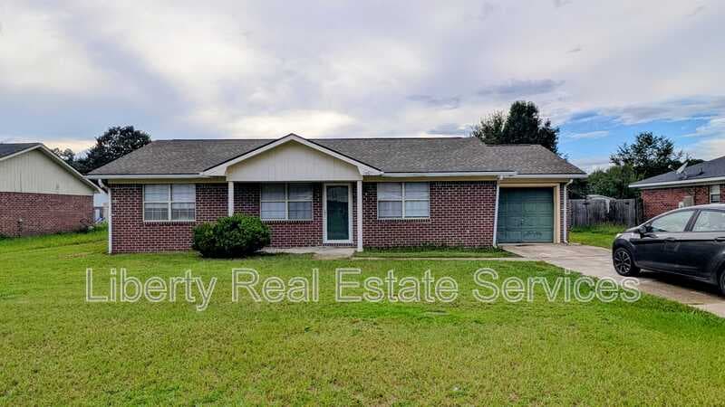 Hinesville House: 1460 Flo Zechman Dr
