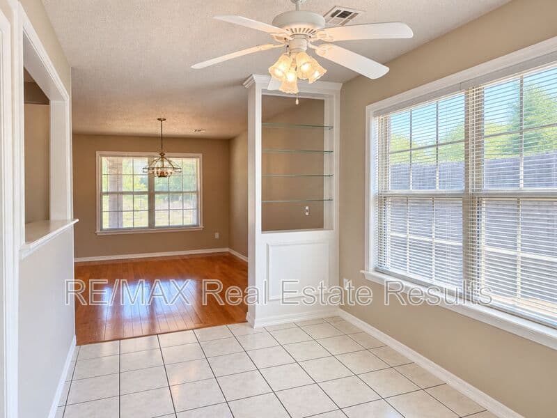 Bentonville House: 306 Old Forge Dr