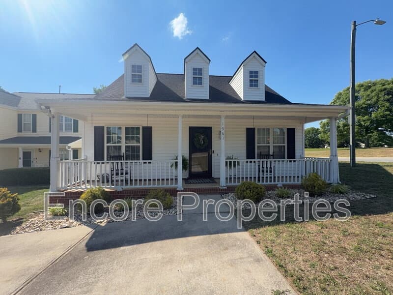 Raleigh House: 1961 Talamore Ct