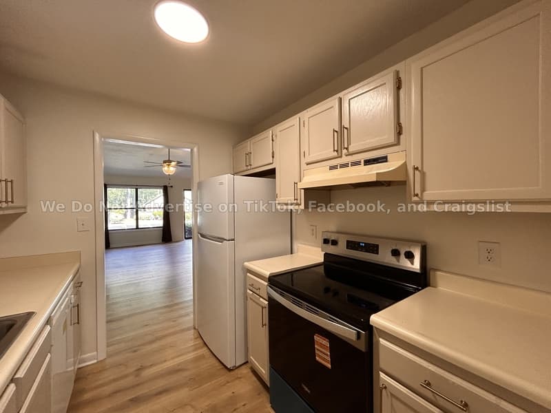 Fayetteville House: 137 Villa Drive