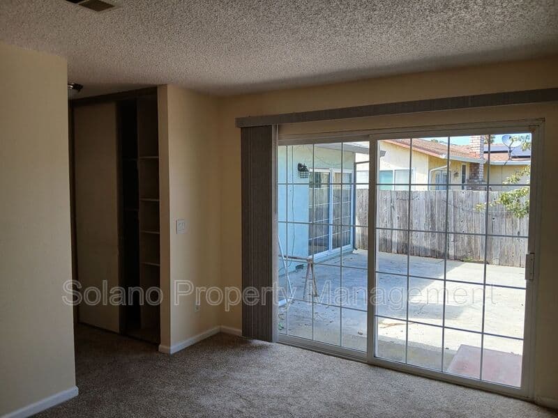 Vallejo House: 400 Mokelumne Drive