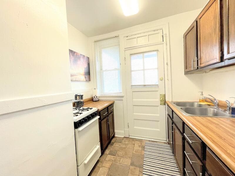 St Louis Condo: 6649 Berthold Ave