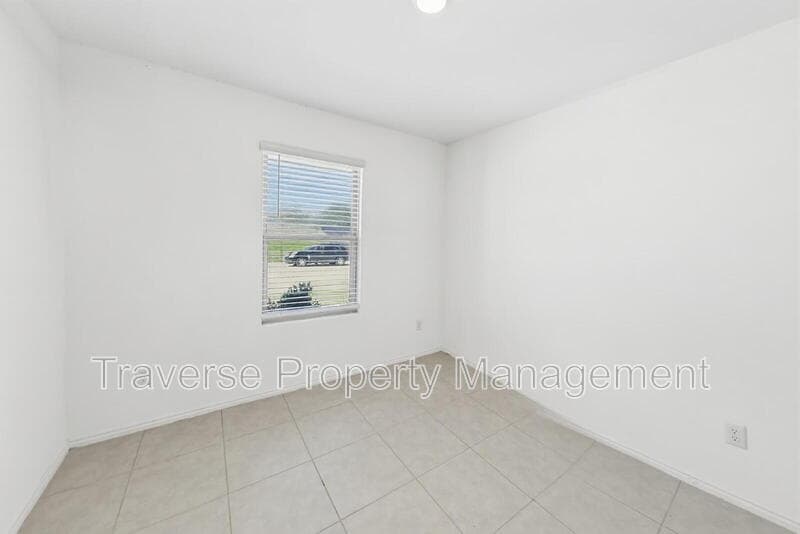 Azle House: 1380 Beach Dr