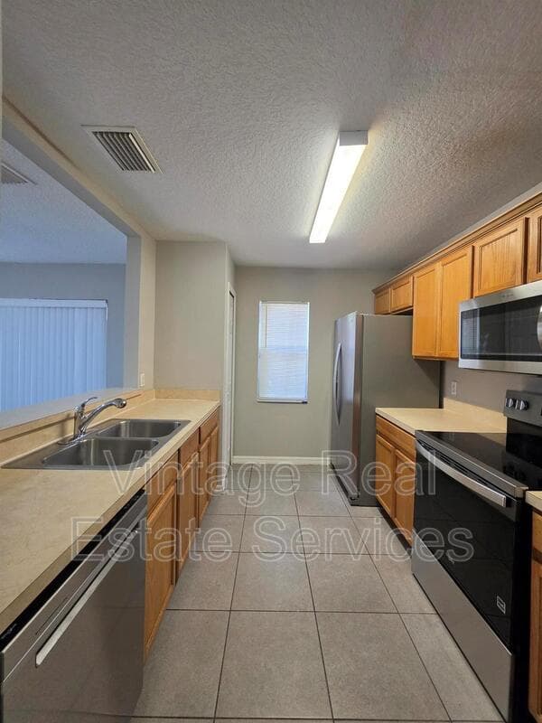 Valrico House: 3342 Spy Tower Ct