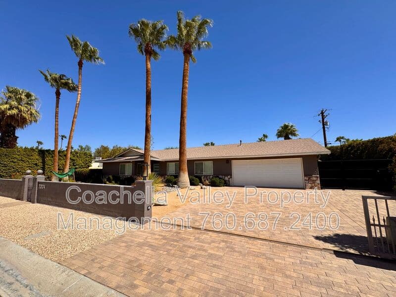 Palm Springs House: 2004 N San Antonio Rd