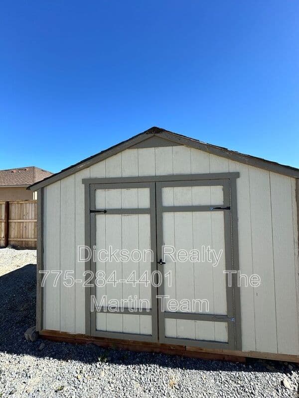 Sparks House: 816 Thacker Pass Dr