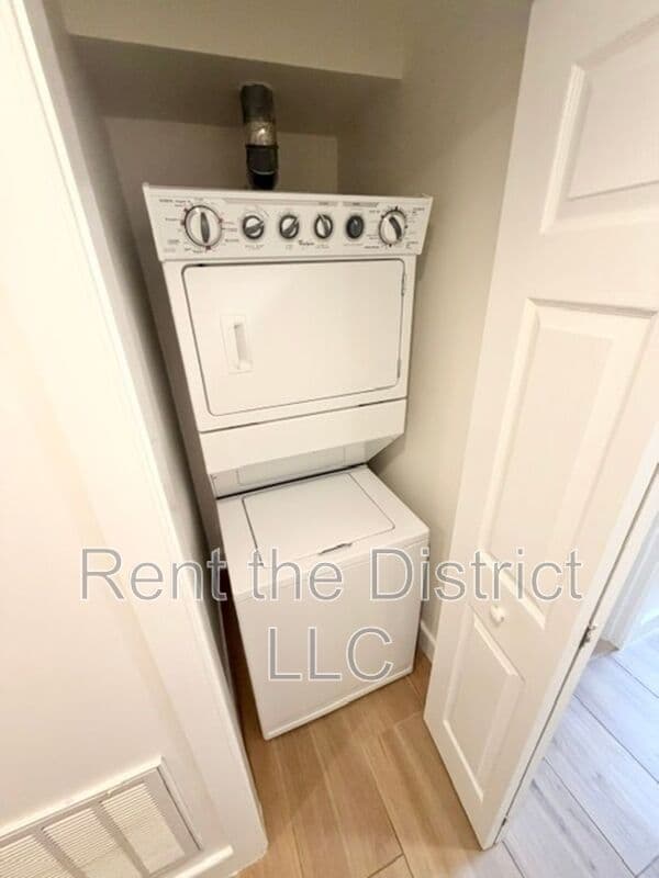 Washington Condo: 605B Kenyon St NW
