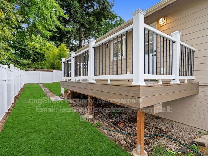 Portland House: 2812 NE Bryant St