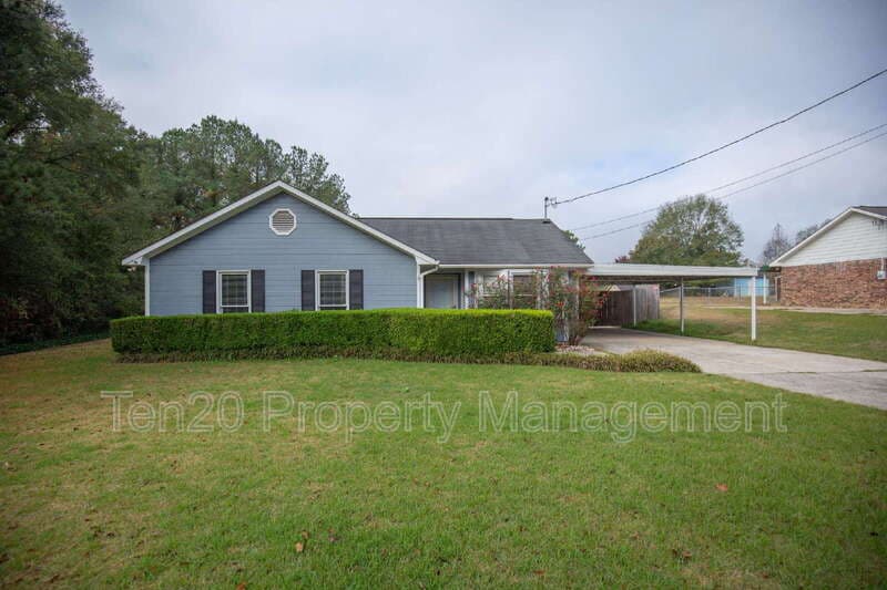 Smiths Station House: 776 Lee Rd 222