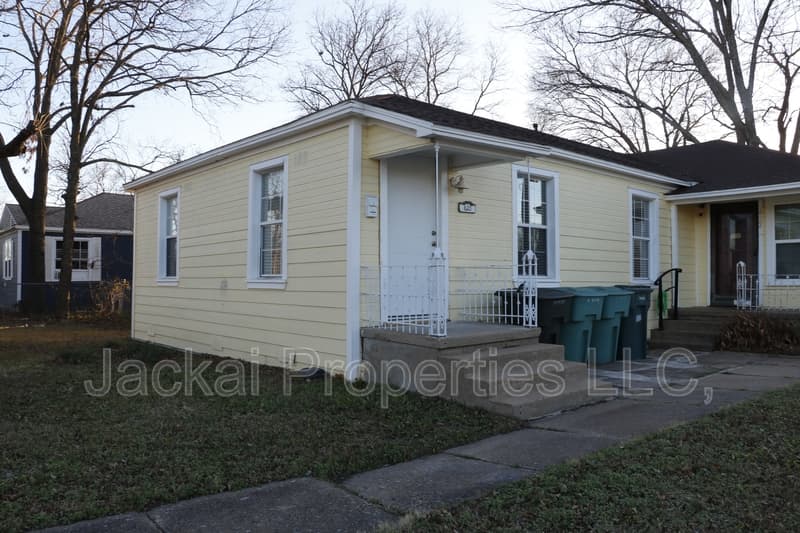 Sherman House: 620 North Walnut Street