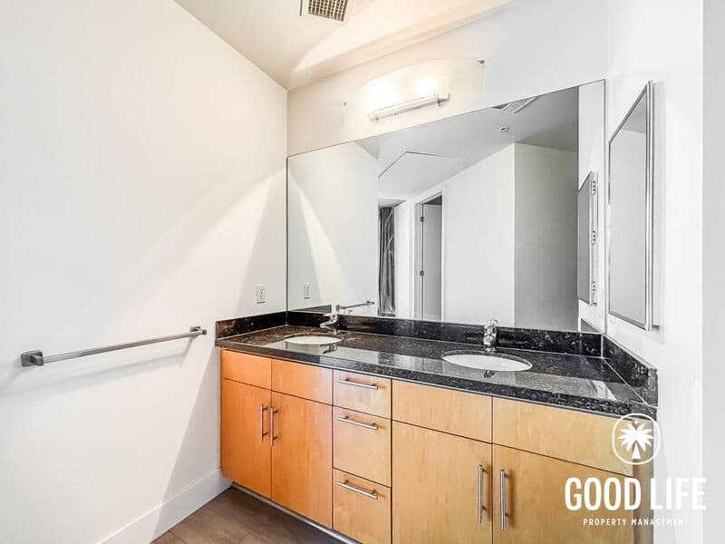 San Diego Condo: 527 10th Ave