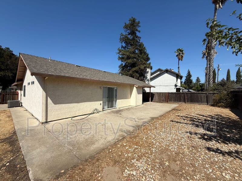 Lathrop House: 15050 Hollyhock Ct