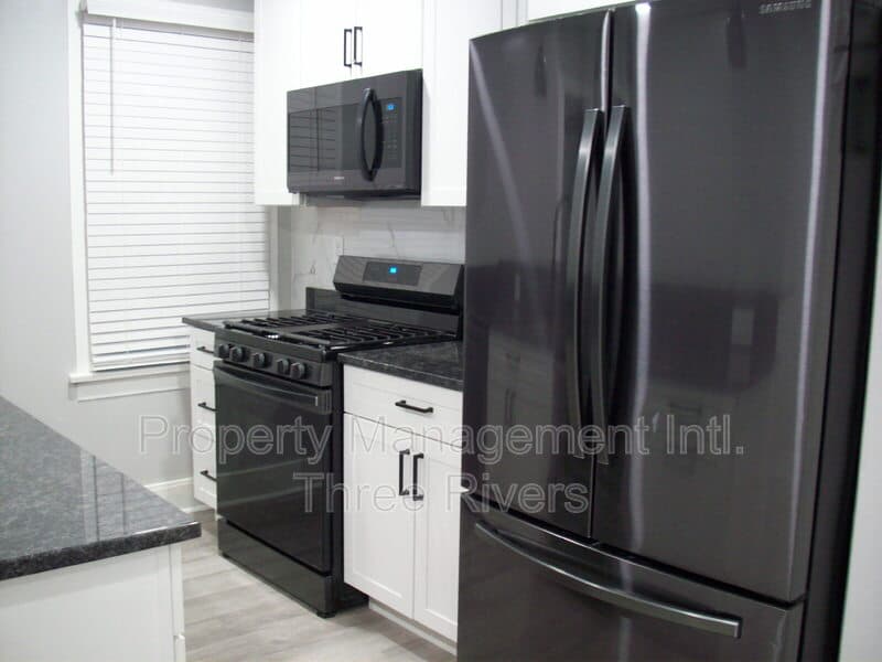 Braddock Condo: 122 Pattison Avenue