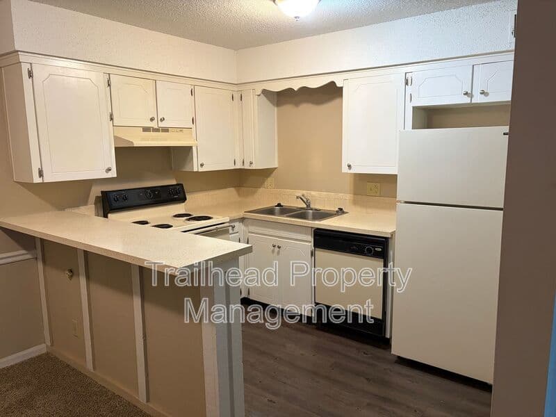 Mission House: 5801 Woodson St