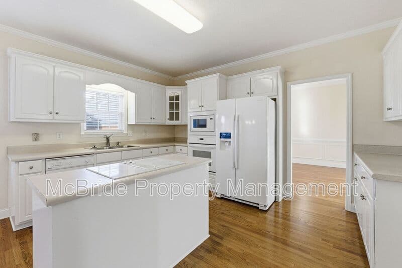 Evans House: 330 Gardenia Drive