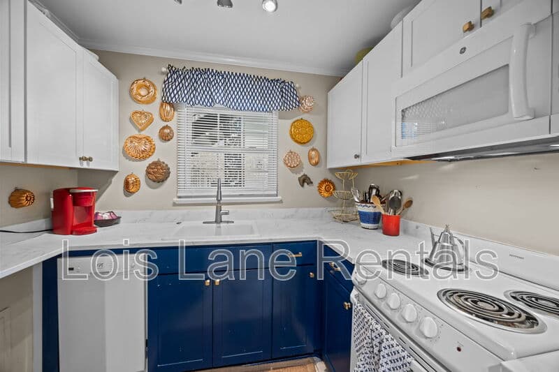 Charleston Condo: 874 Colony Drive, #B16