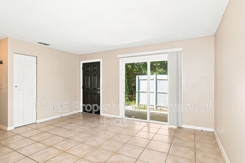 Ocala House: 2040 SE 40th St Rd 1-4