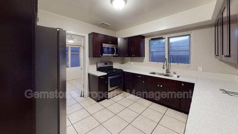 San Diego House: 4938 Art St
