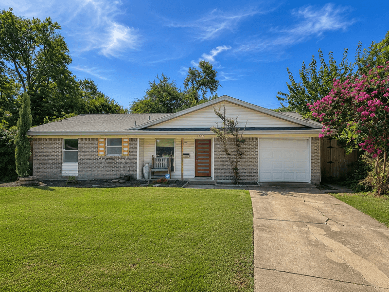 Richardson House: 1300 Timberlake Circle