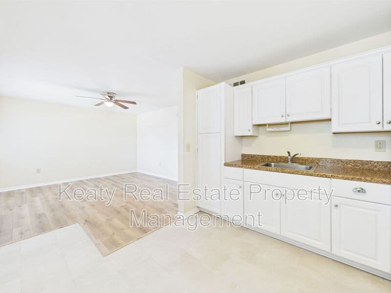 Lafayette House: 201 S College - 201 S College #212