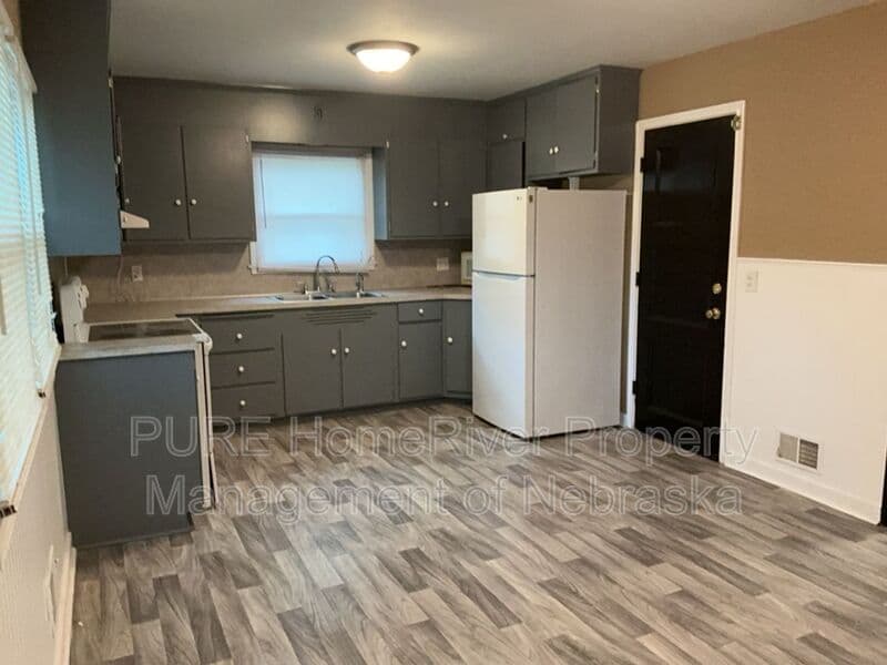 Omaha House: 5236 Ames Ave