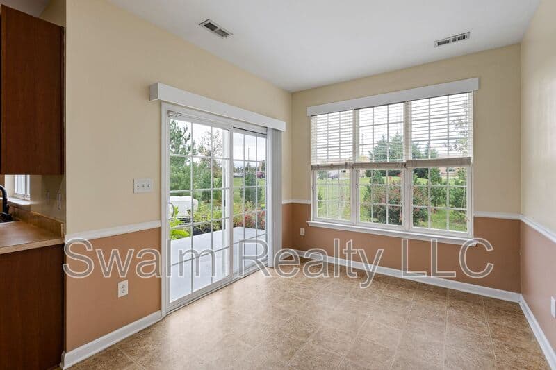 Middletown House: 325 Wilmore Dr