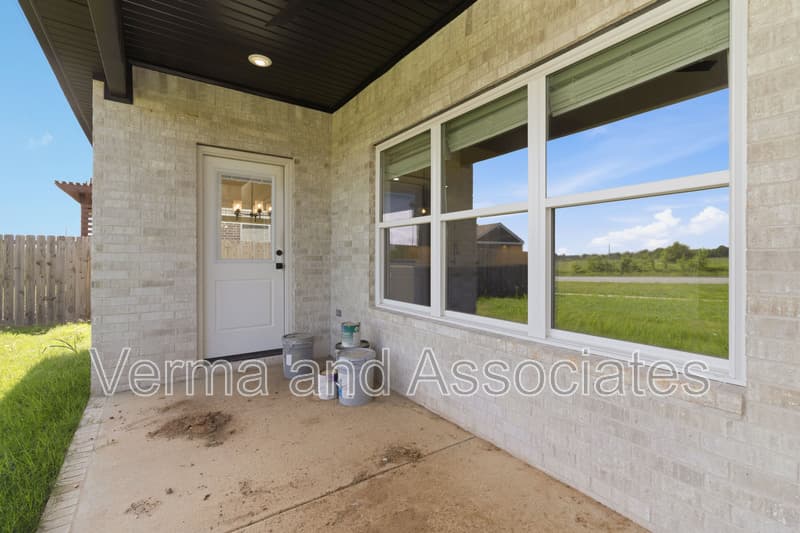 Centerton House: 970 Trestle Ln
