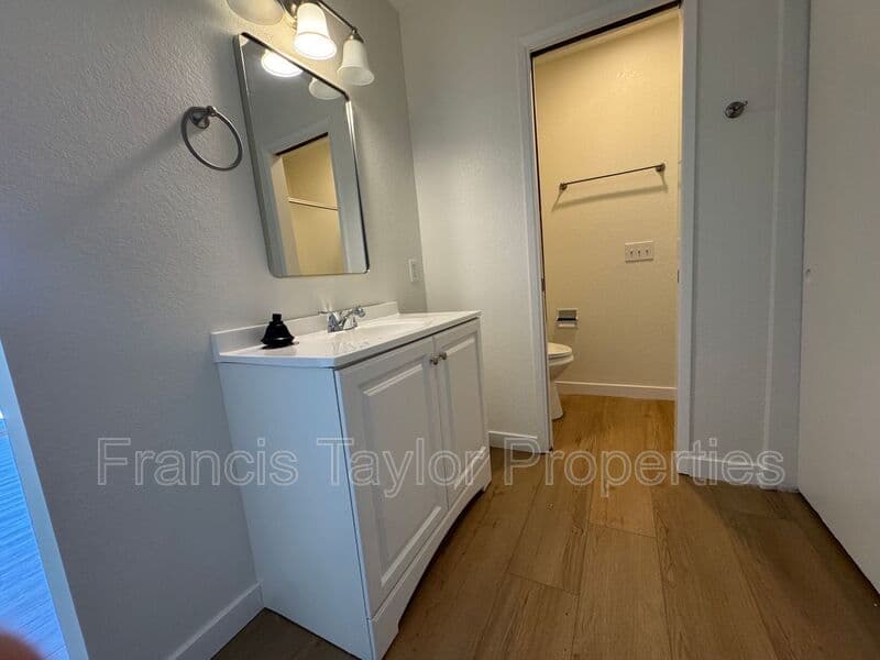 Vista Condo: 326 Hillside Terrace