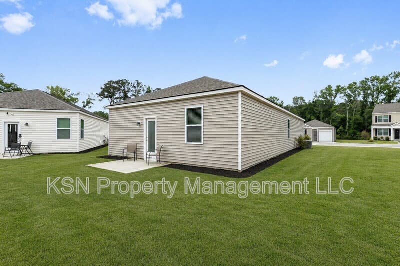 Hinesville House: 89 Hazy Ln