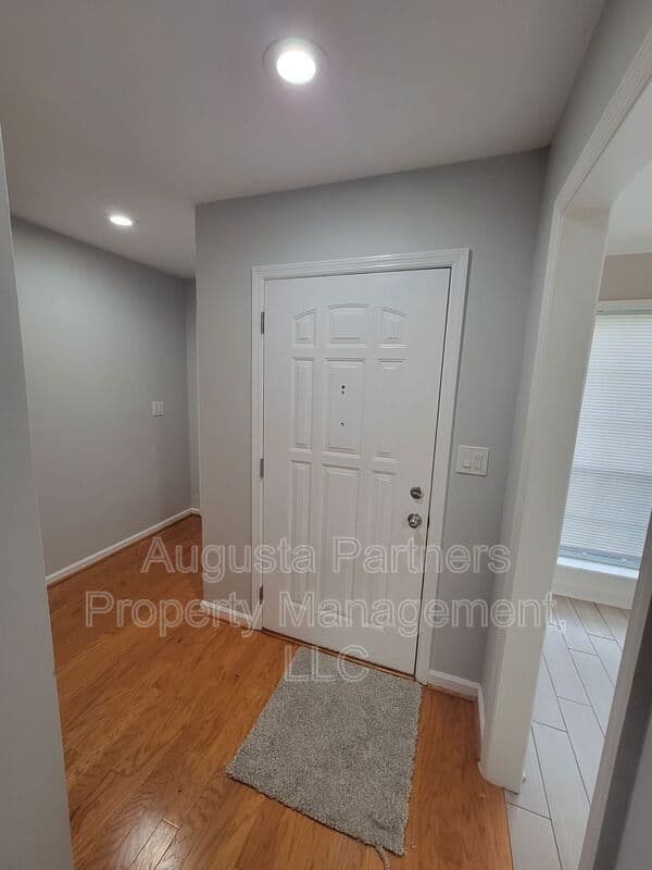 Augusta House: 2910 Pointewest Dr