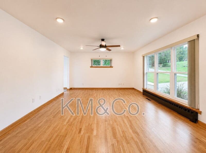 Hillsboro House: 535 Elm Street