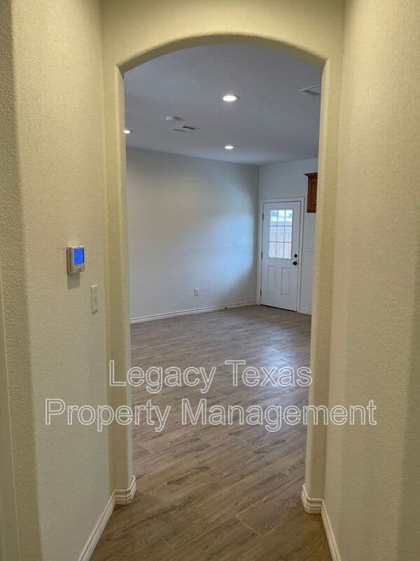 Cleburne House: 2321 CR 704 B